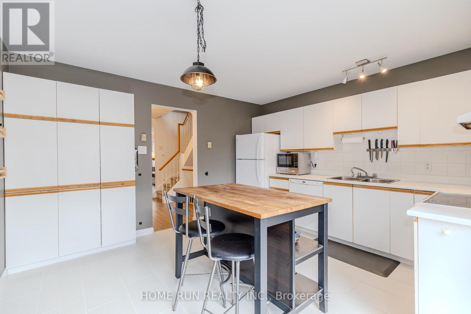 #24 2828 RICHMOND ROAD - 27