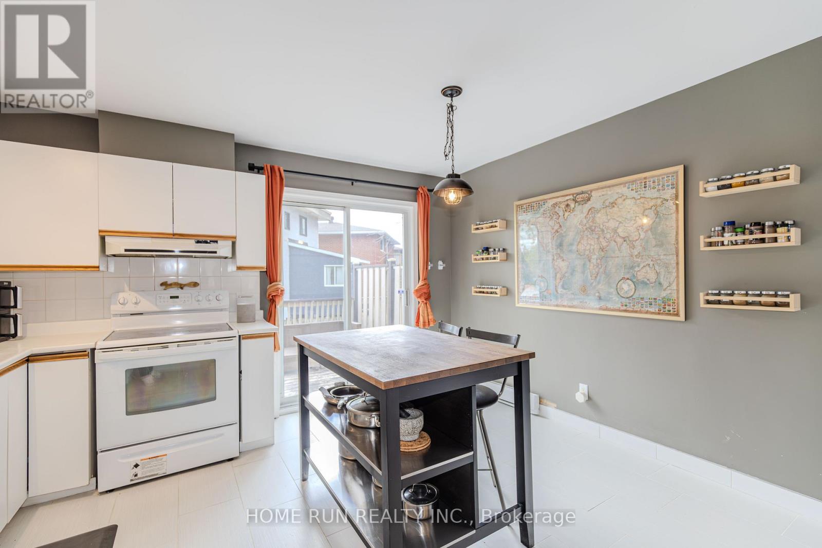 #24 2828 RICHMOND ROAD - 29