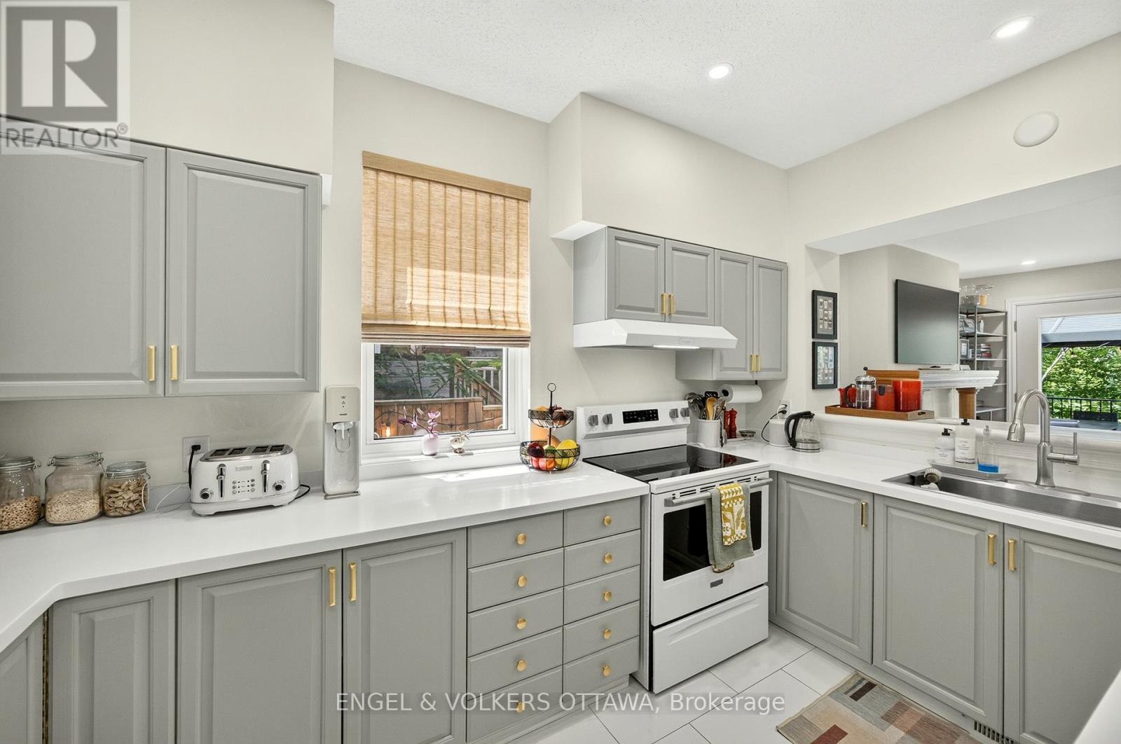68 UPPER LORNE PLACE, Ottawa. Luxury613. By Peter Sagos - Image 17