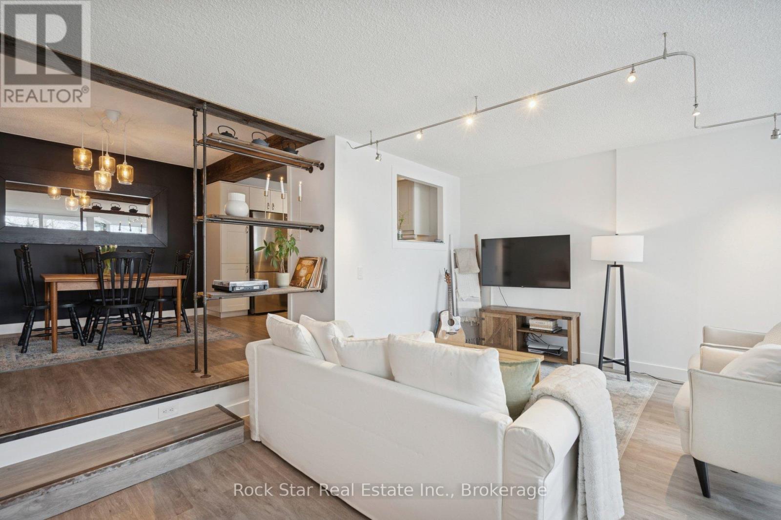 #103 20 SPEERS ROAD - 13