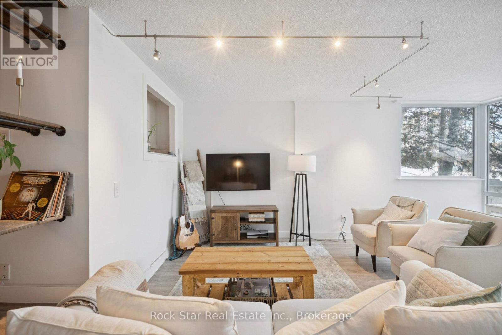 #103 20 SPEERS ROAD - 14