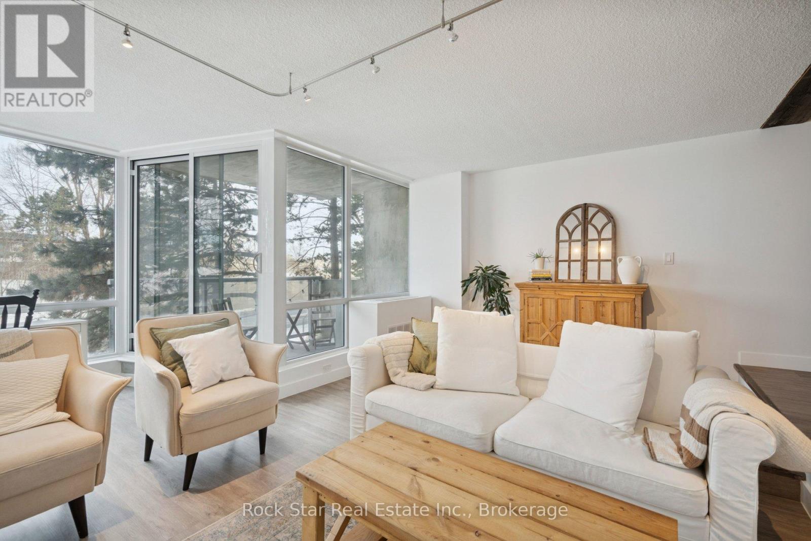 #103 20 SPEERS ROAD - 16