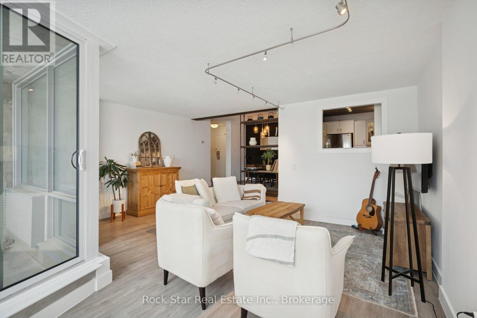 #103 20 SPEERS ROAD - 18