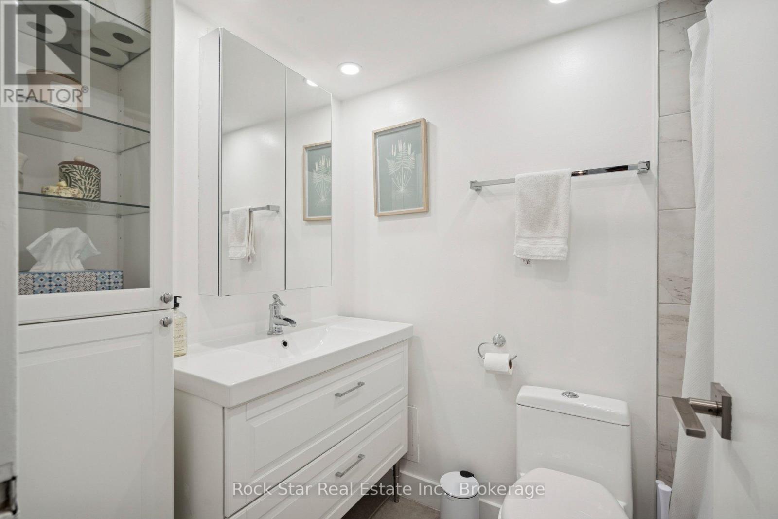 #103 20 SPEERS ROAD - 24