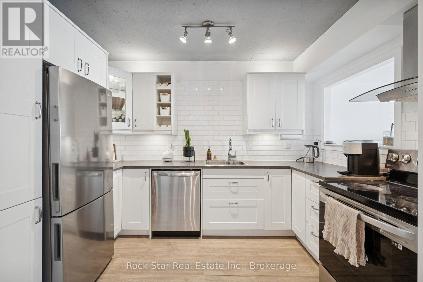 #103 20 SPEERS ROAD - 3