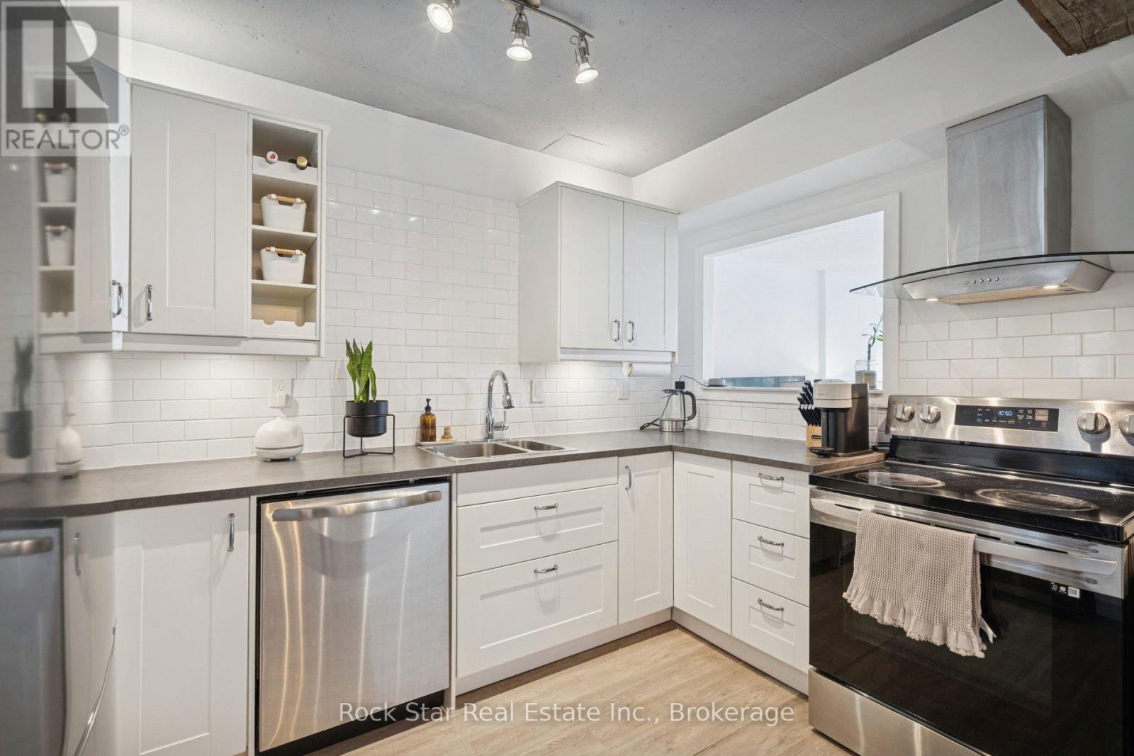 #103 20 SPEERS ROAD - 6