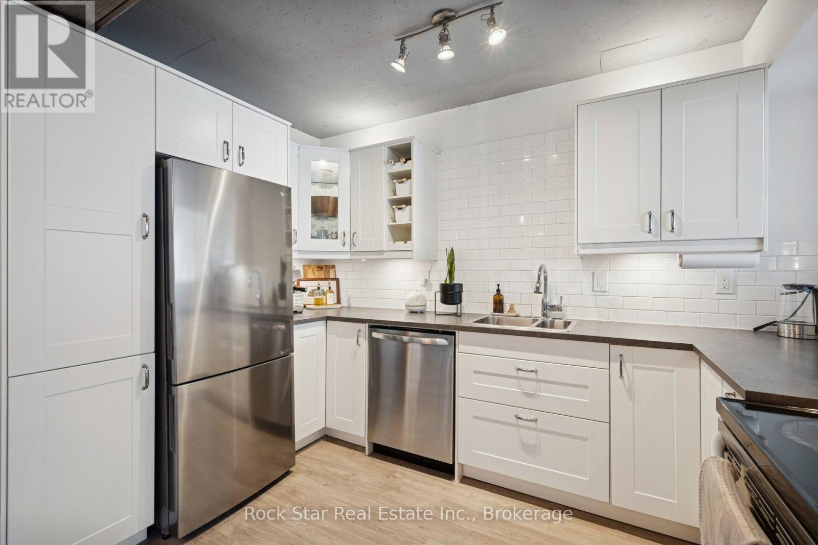 #103 20 SPEERS ROAD - 7