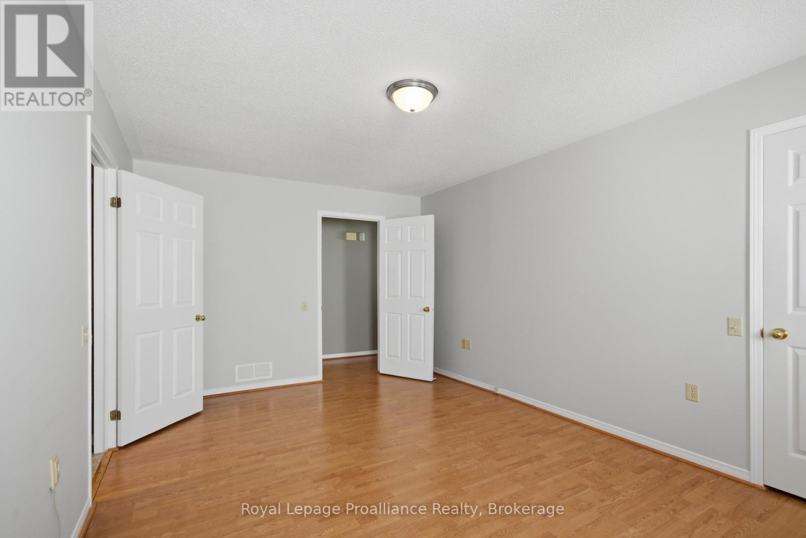 5 CRETNEY DRIVE - 22