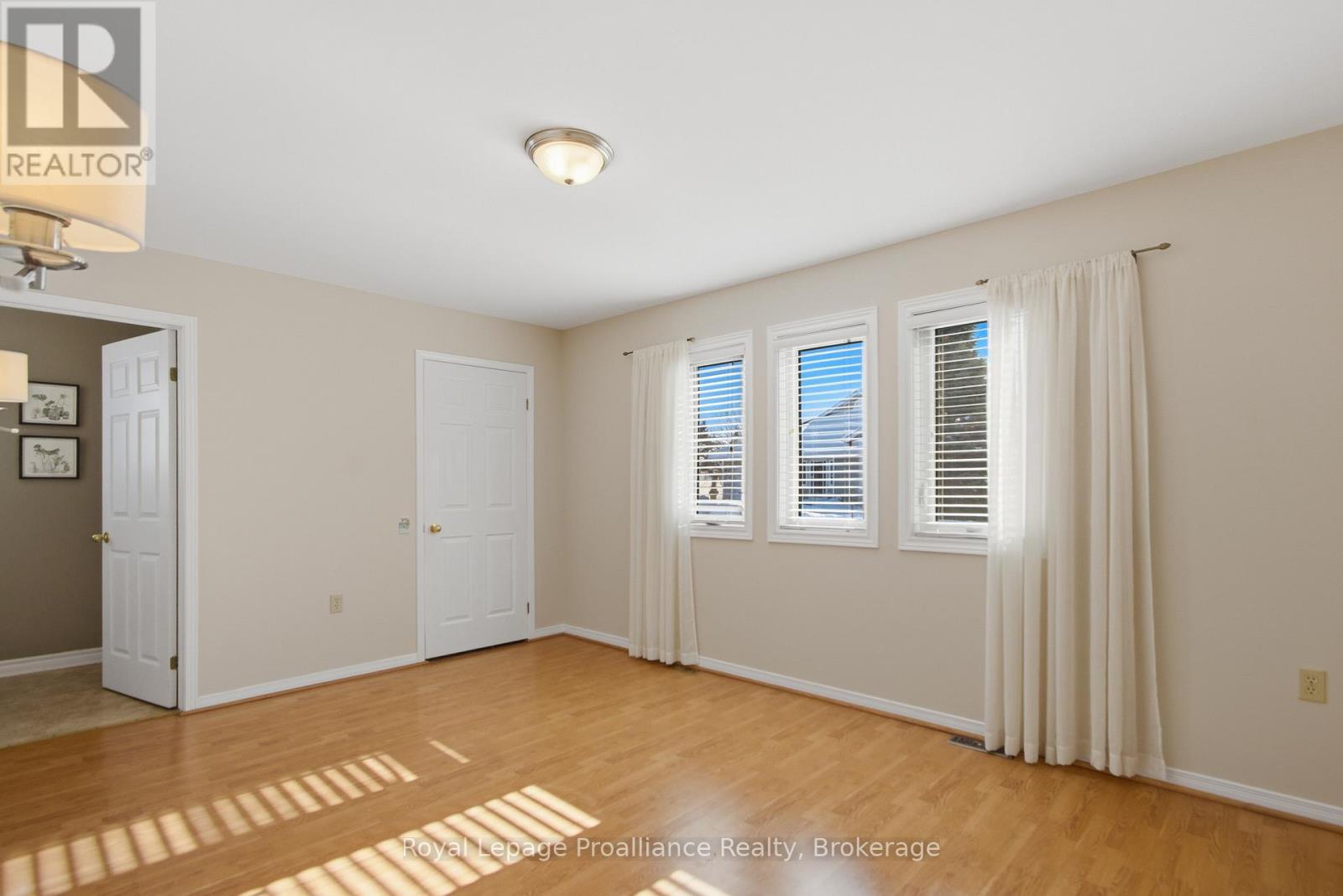 5 CRETNEY DRIVE - 24