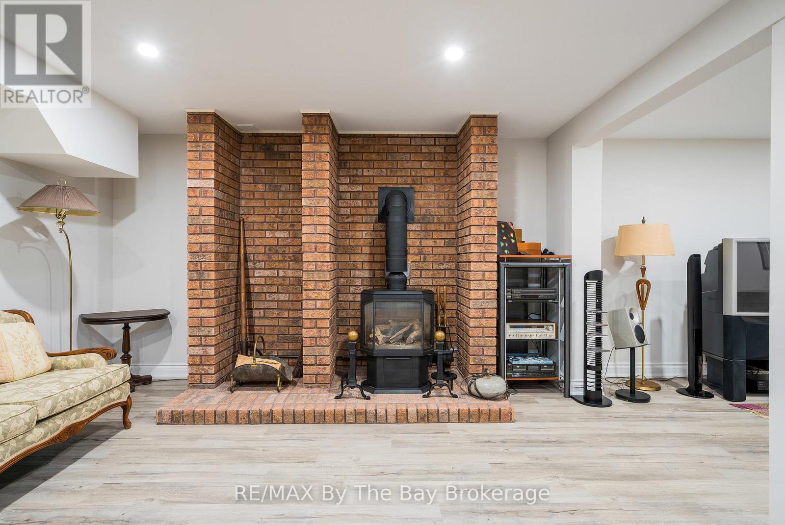 38 WILLOW DRIVE - 34
