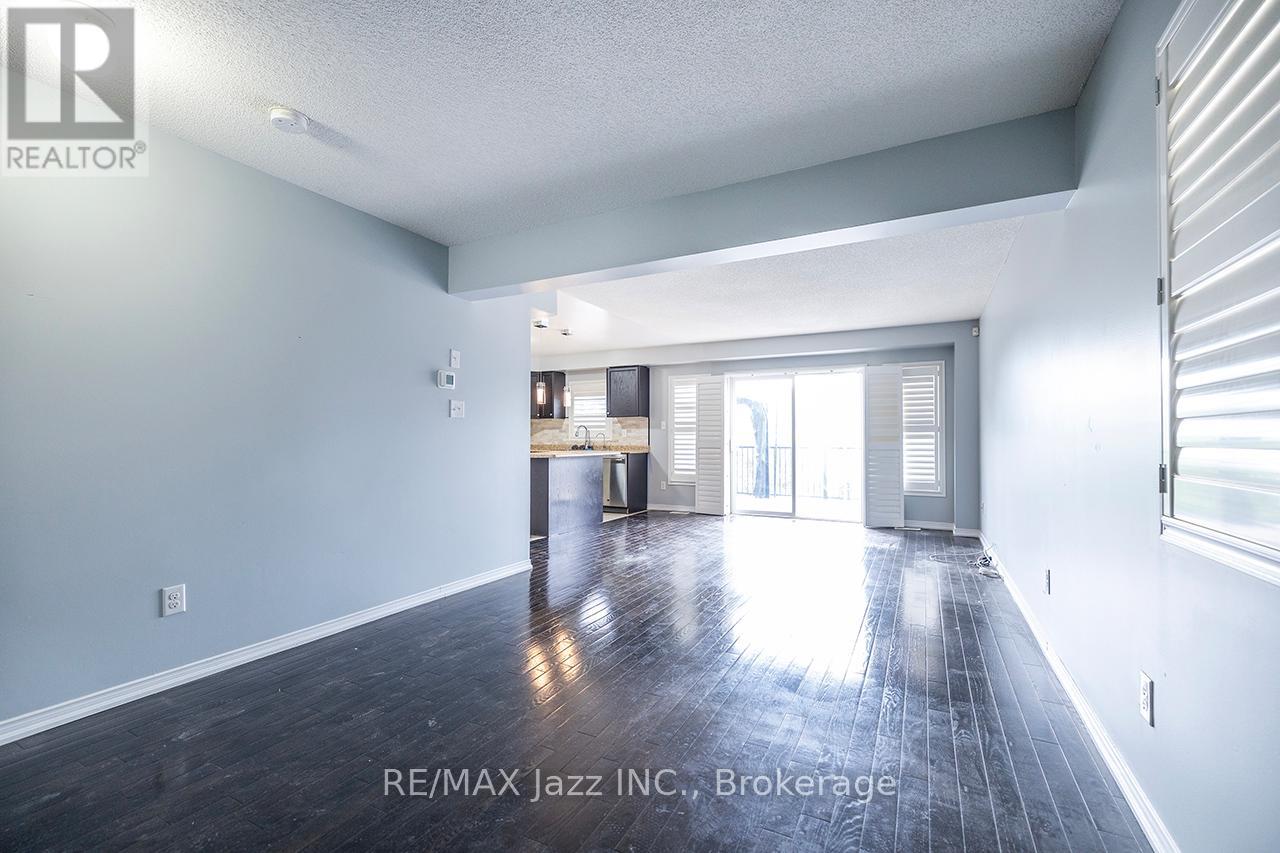 30 LLOYDMINSTER AVENUE - 12
