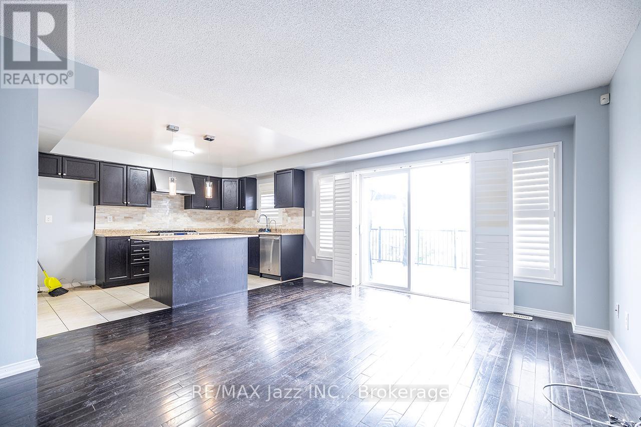 30 LLOYDMINSTER AVENUE - 13