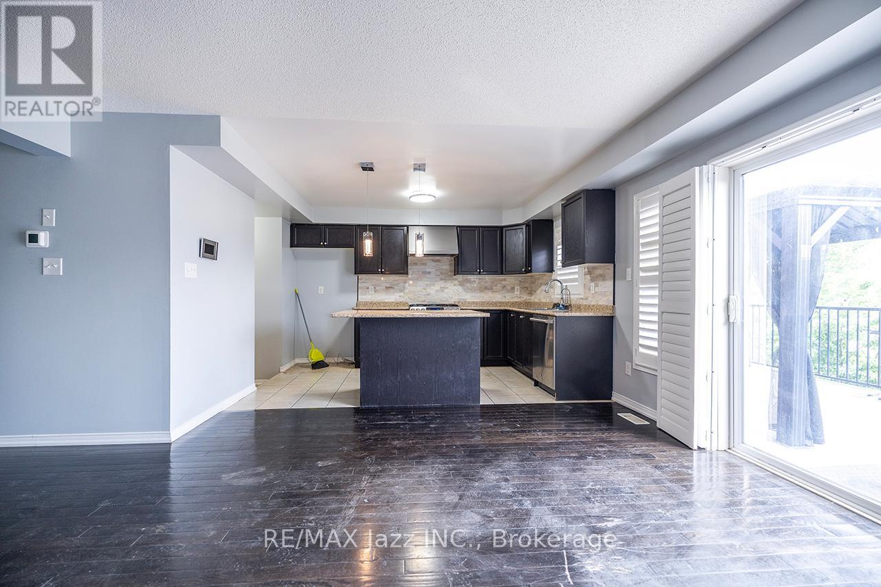 30 LLOYDMINSTER AVENUE - 14