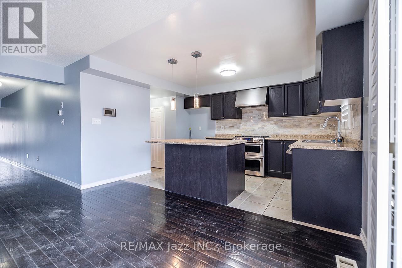 30 LLOYDMINSTER AVENUE - 16