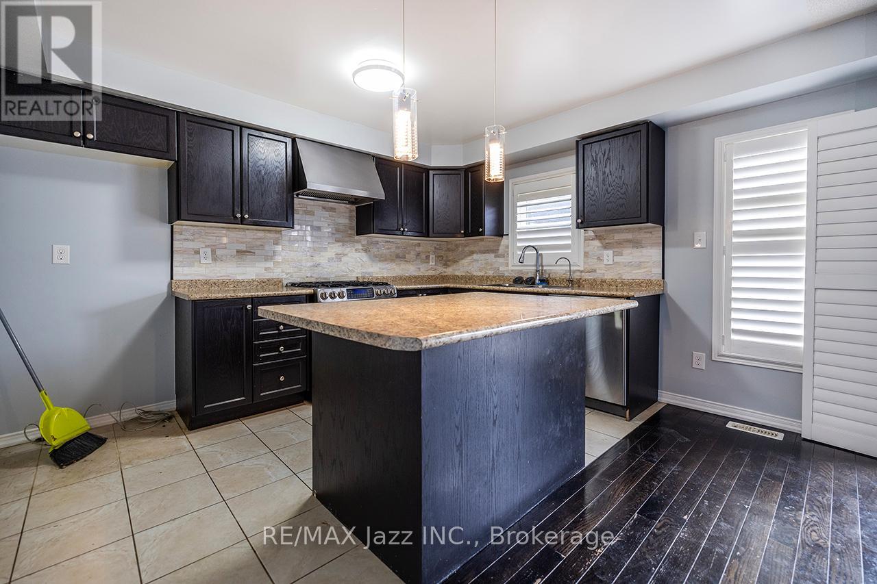 30 LLOYDMINSTER AVENUE - 17