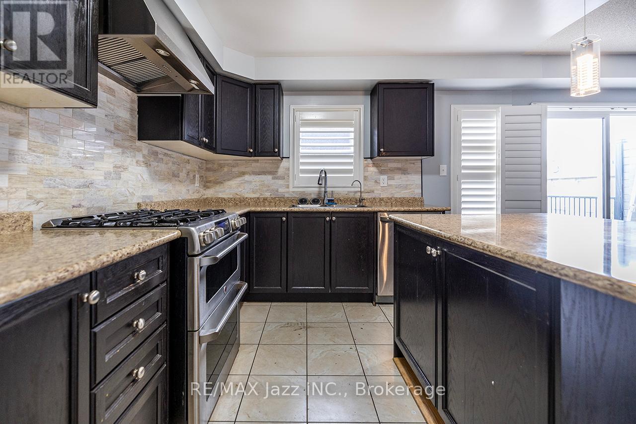 30 LLOYDMINSTER AVENUE - 18