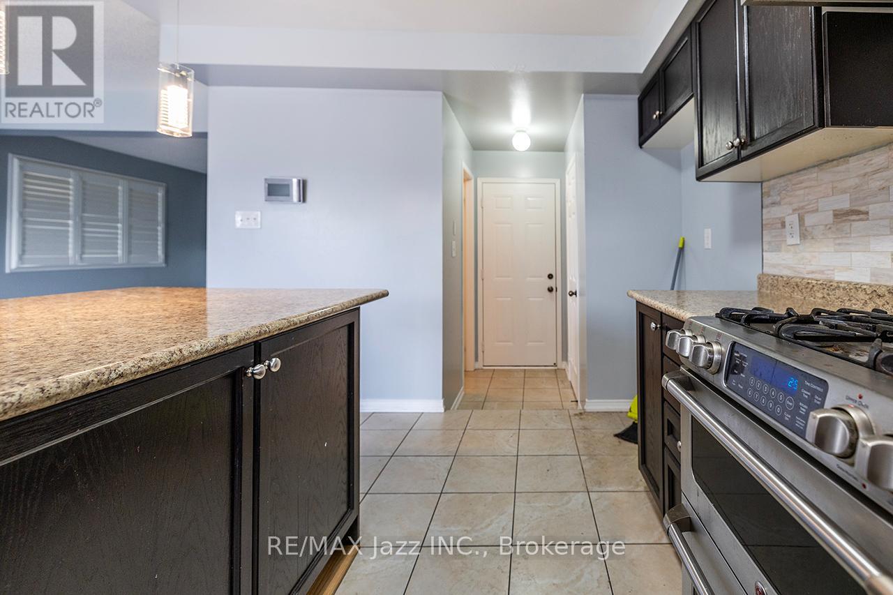 30 LLOYDMINSTER AVENUE - 20
