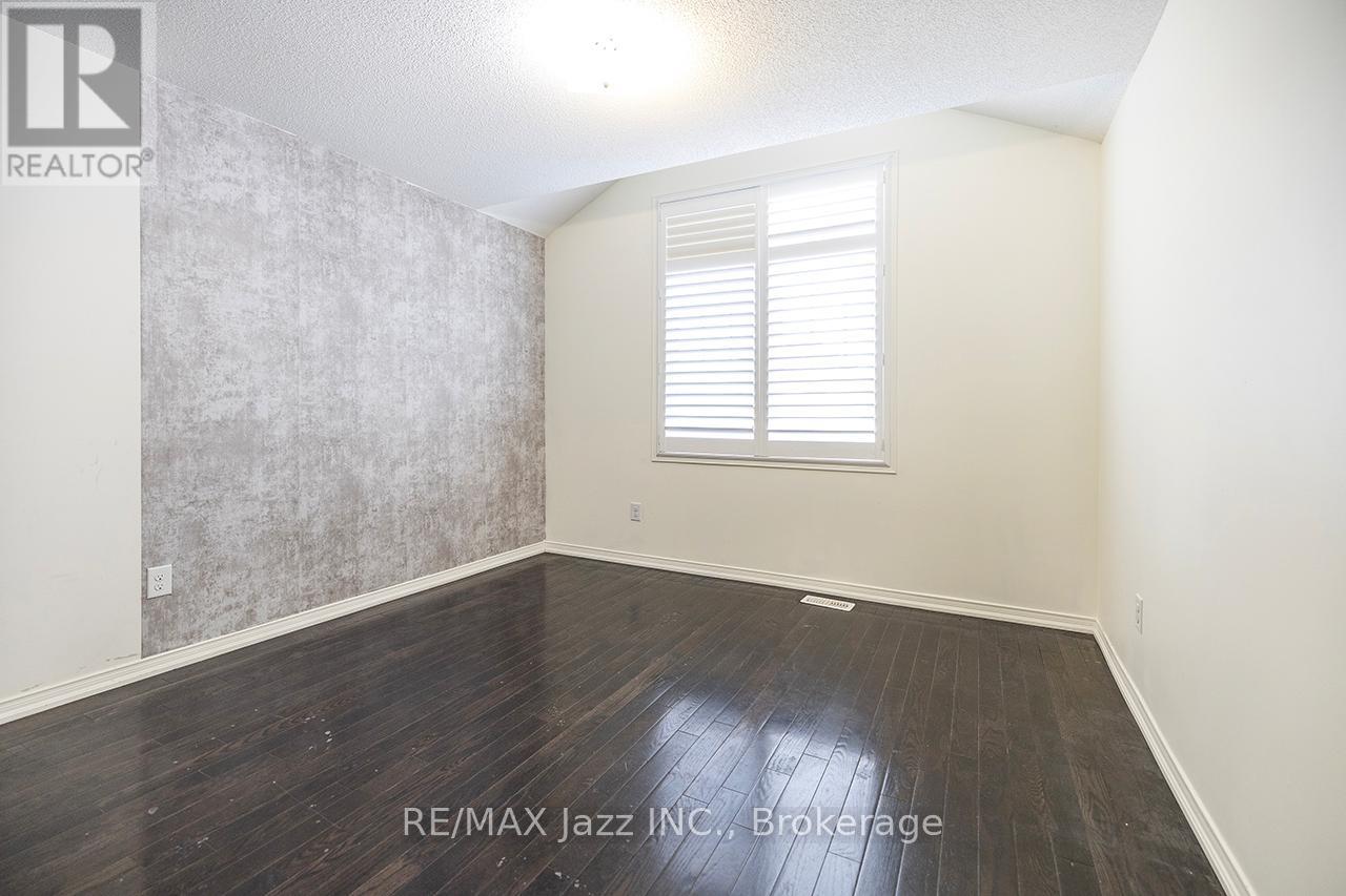 30 LLOYDMINSTER AVENUE - 22