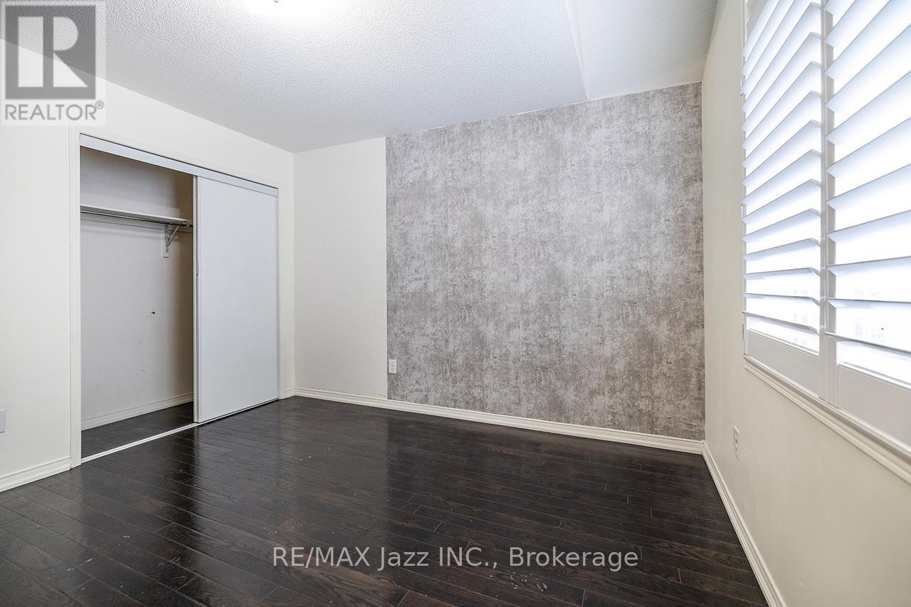 30 LLOYDMINSTER AVENUE - 23