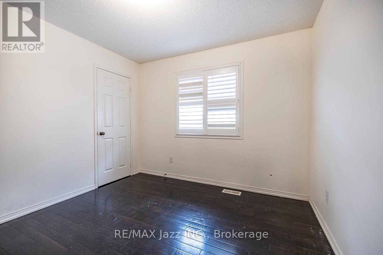 30 LLOYDMINSTER AVENUE - 24