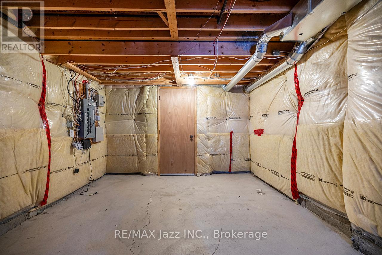 30 LLOYDMINSTER AVENUE - 37