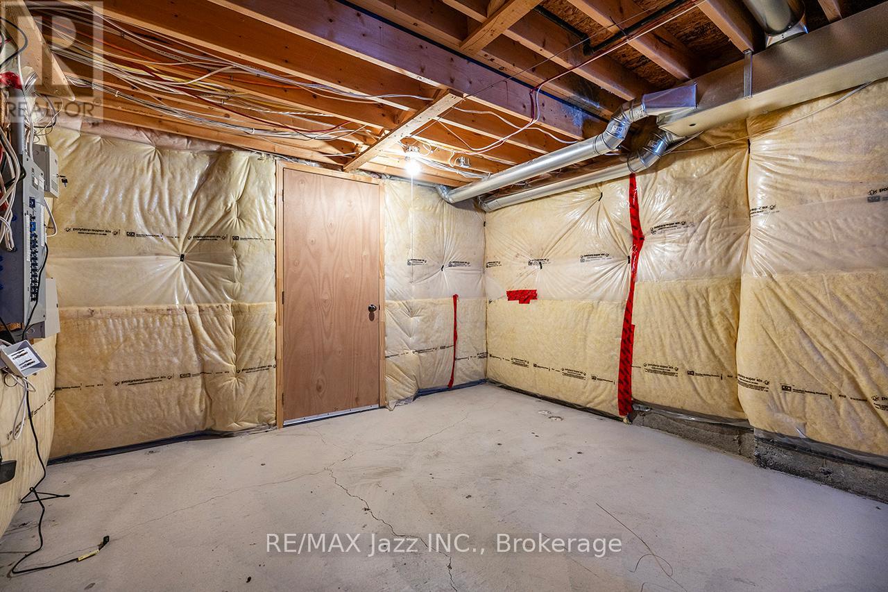 30 LLOYDMINSTER AVENUE - 38