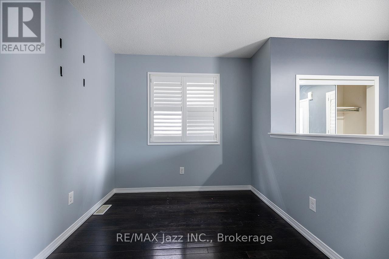30 LLOYDMINSTER AVENUE - 6