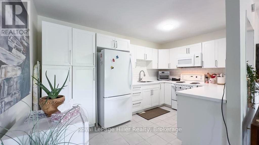 98 WILLIAM STREET E - 17
