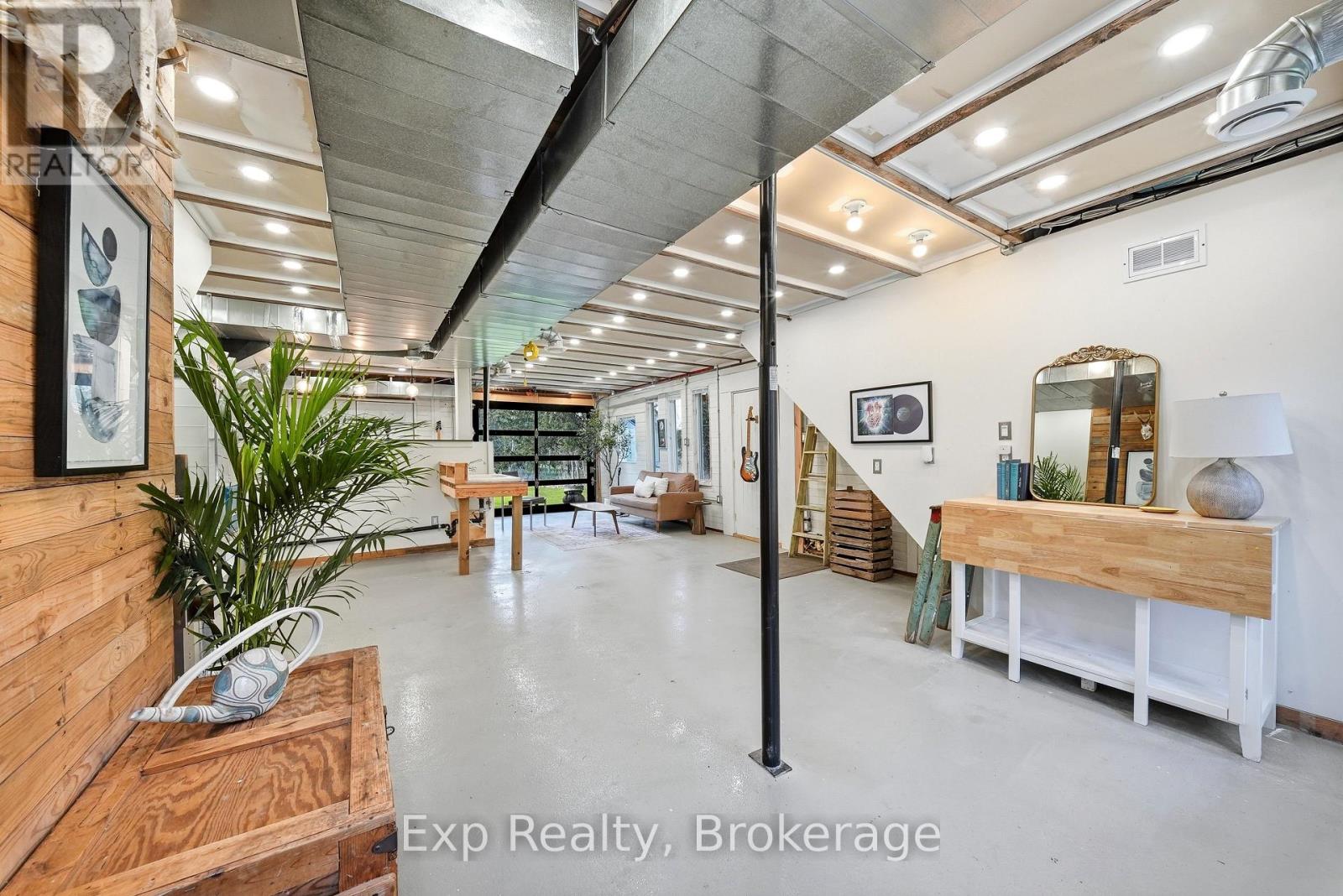 1852 STOCKDALE ROAD - 37