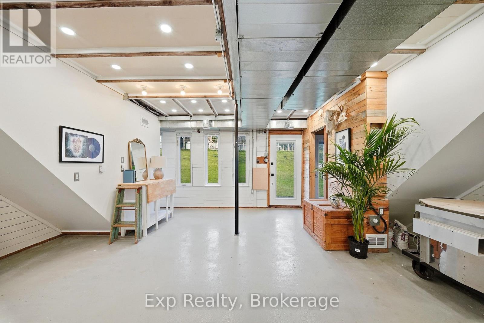 1852 STOCKDALE ROAD - 39