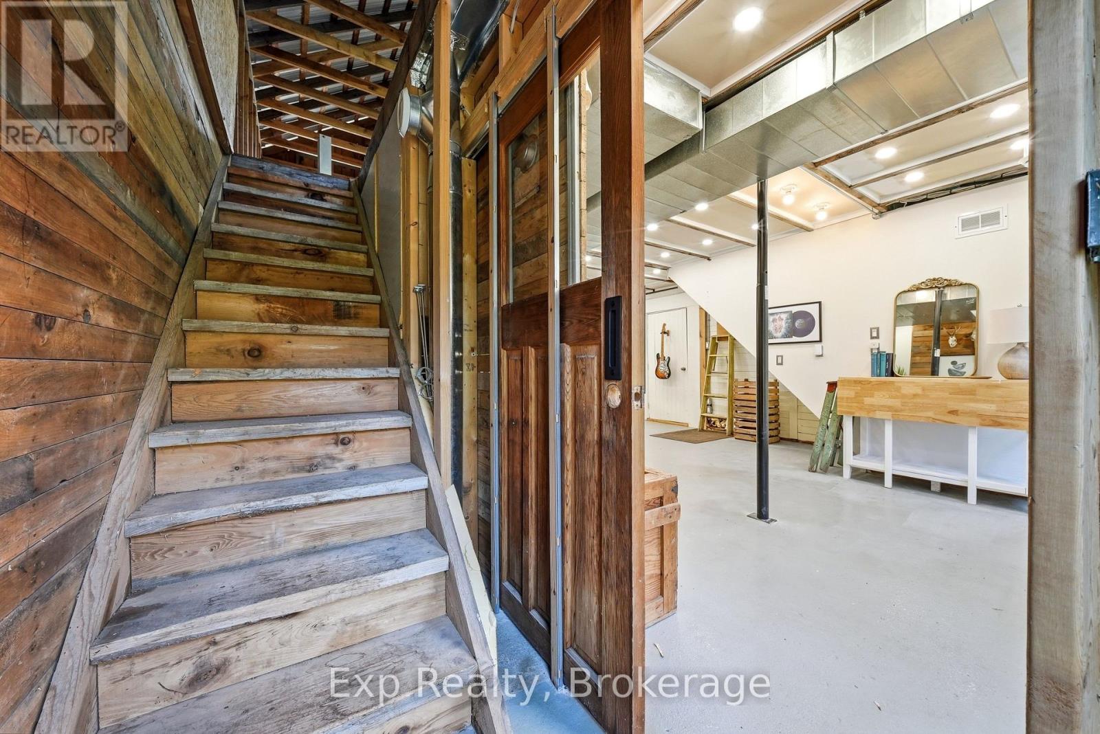 1852 STOCKDALE ROAD - 41