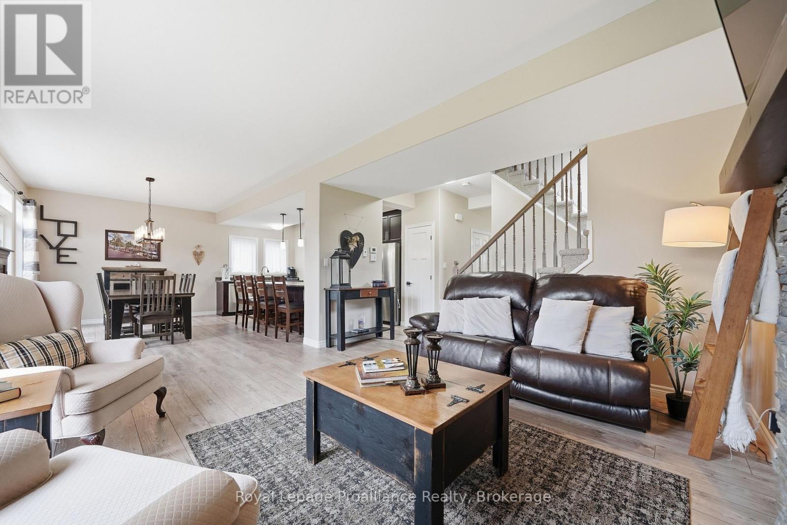 38 REDWOOD DRIVE - 10