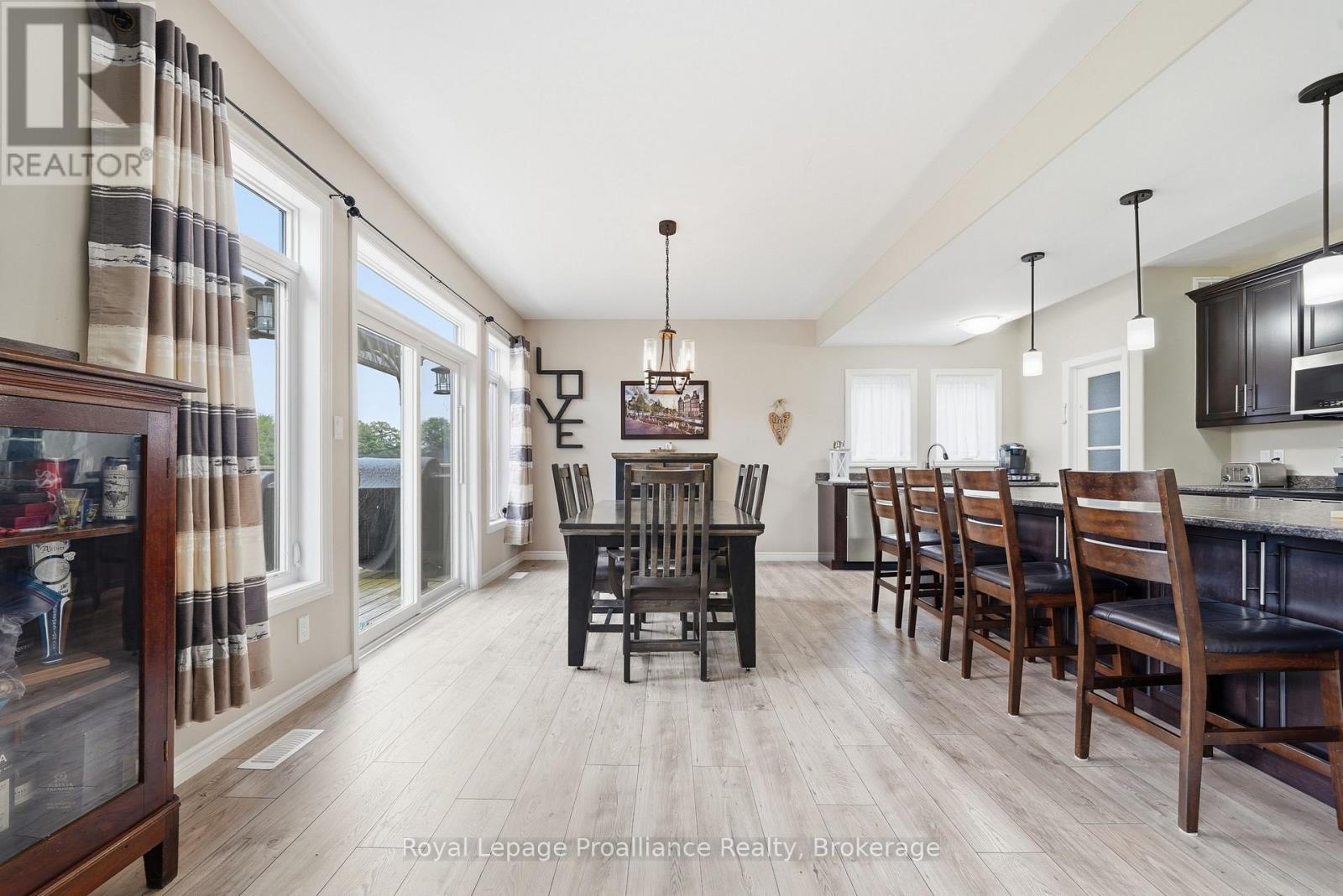 38 REDWOOD DRIVE - 11