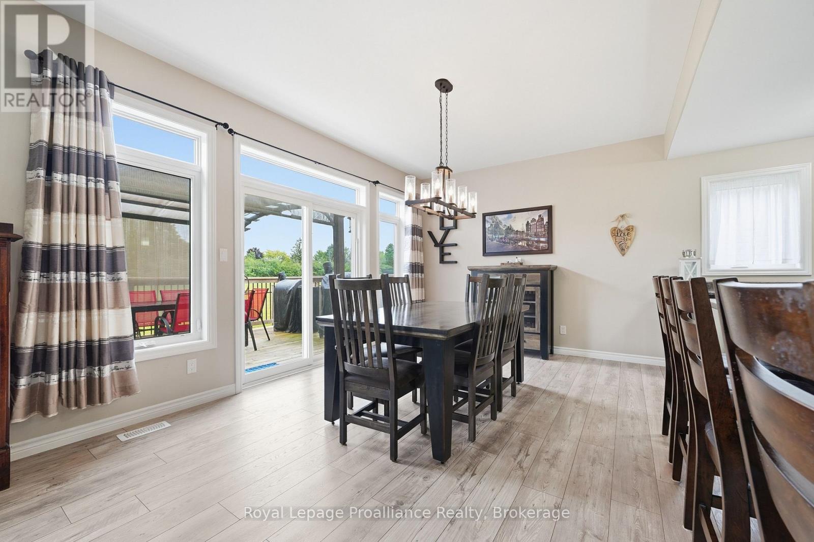38 REDWOOD DRIVE - 12