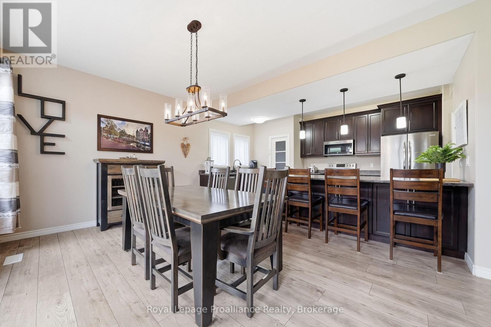 38 REDWOOD DRIVE - 13