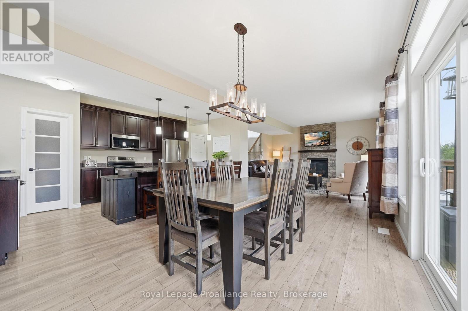 38 REDWOOD DRIVE - 14