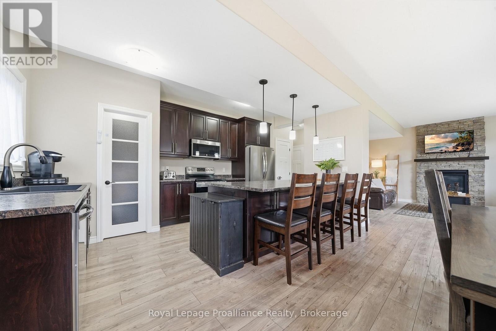 38 REDWOOD DRIVE - 15