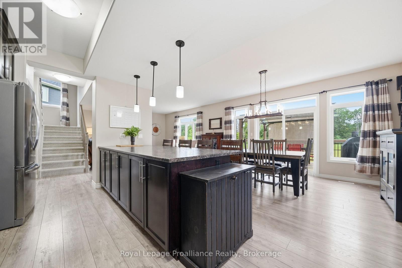 38 REDWOOD DRIVE - 16