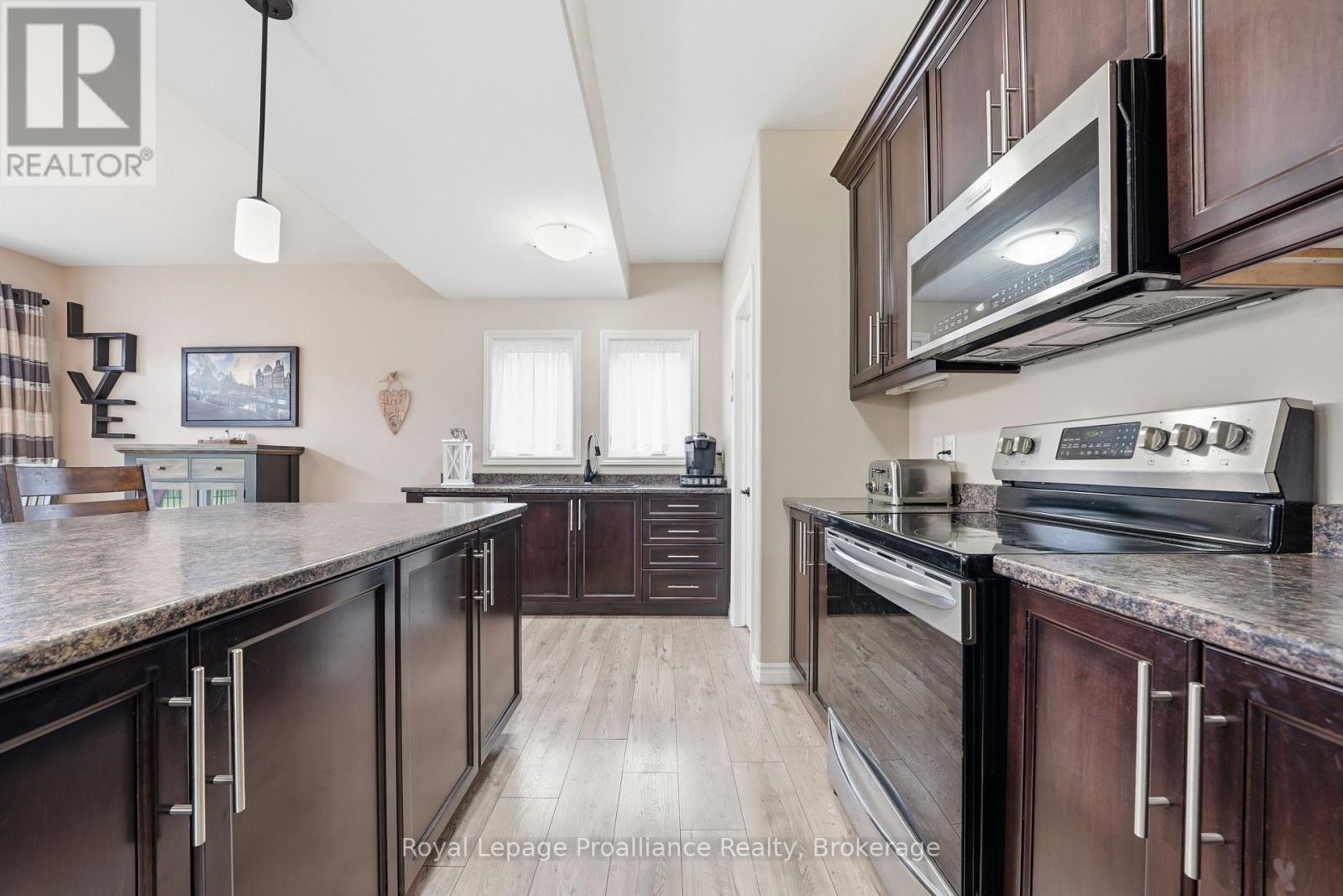 38 REDWOOD DRIVE - 17