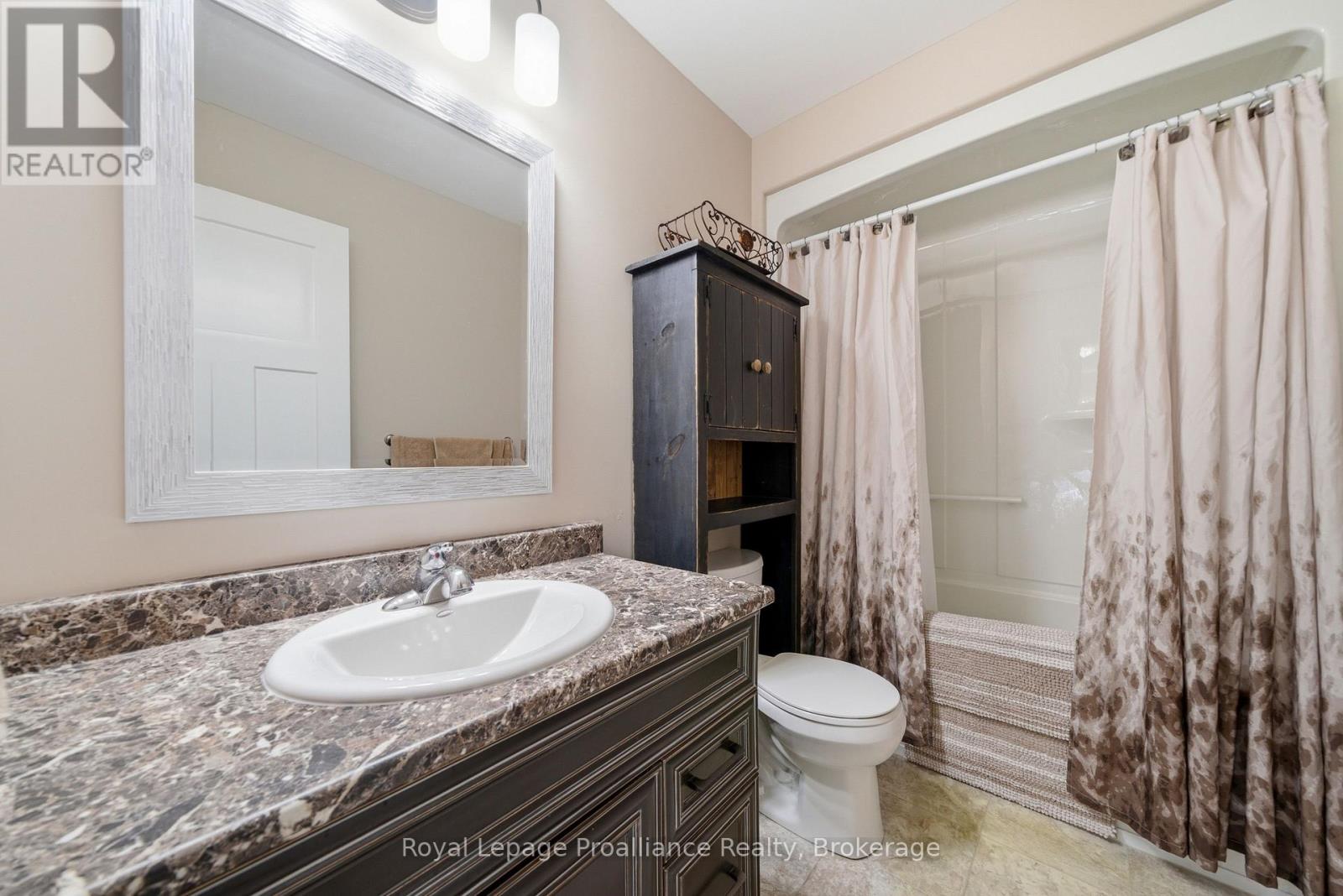 38 REDWOOD DRIVE - 19