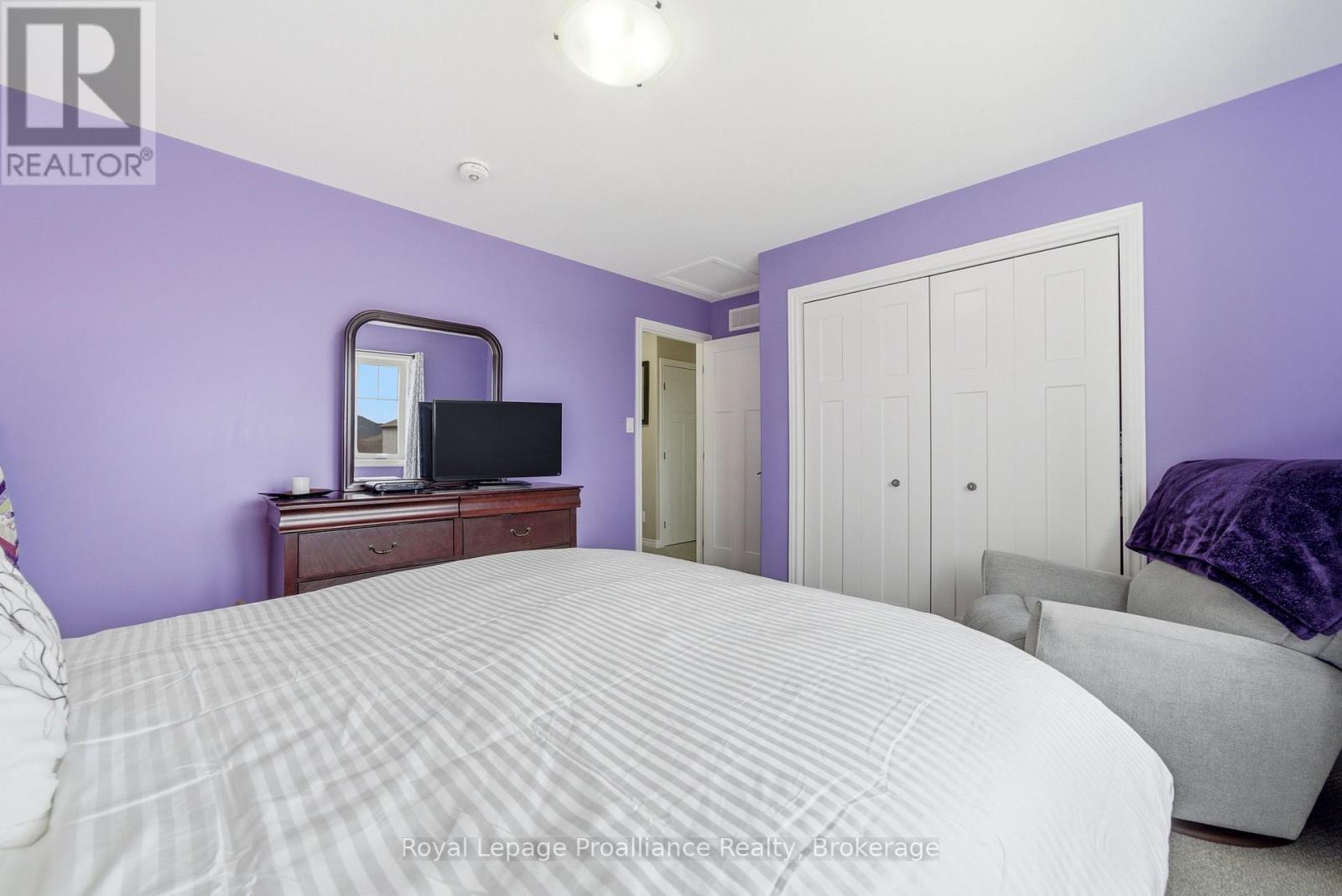 38 REDWOOD DRIVE - 22