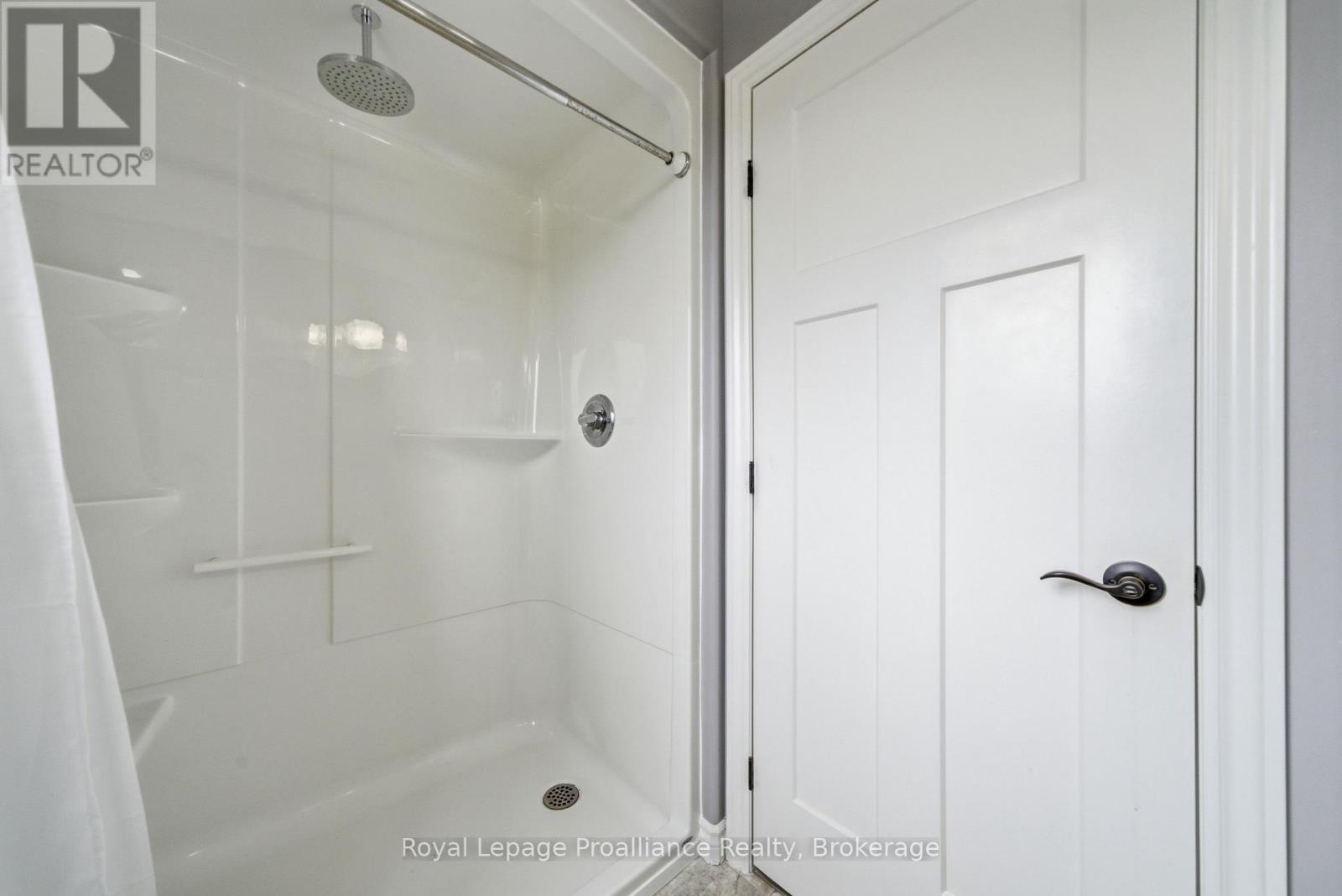 38 REDWOOD DRIVE - 27