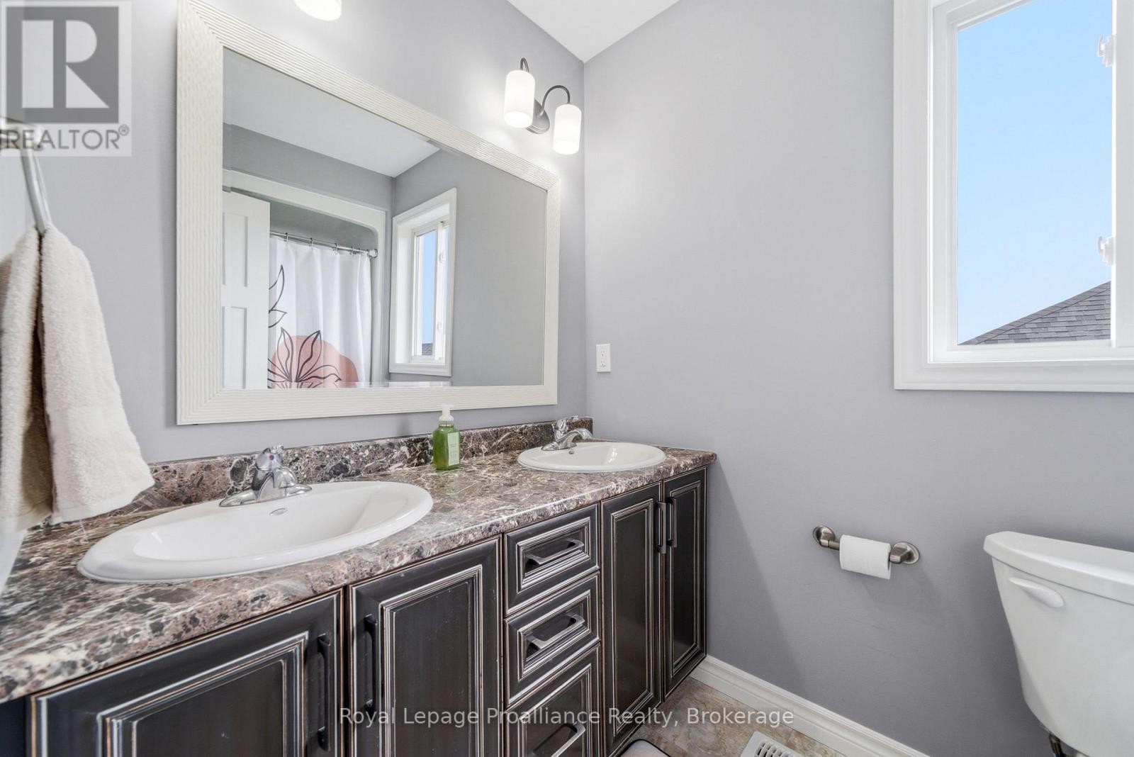 38 REDWOOD DRIVE - 28