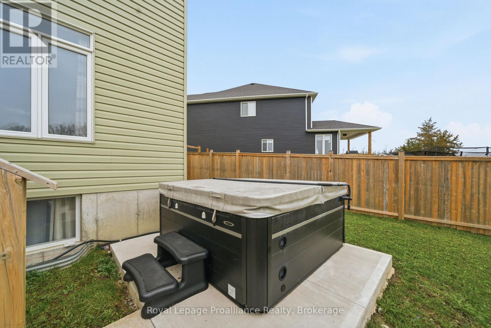 38 REDWOOD DRIVE - 44