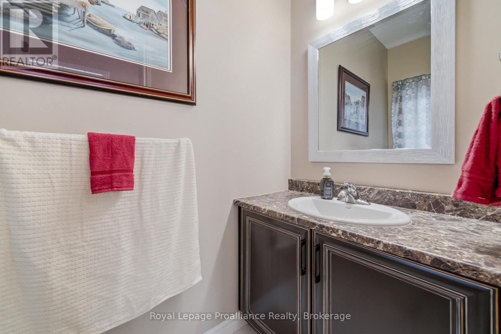 38 REDWOOD DRIVE - 7
