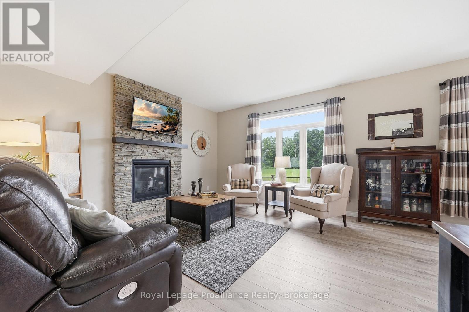 38 REDWOOD DRIVE - 8