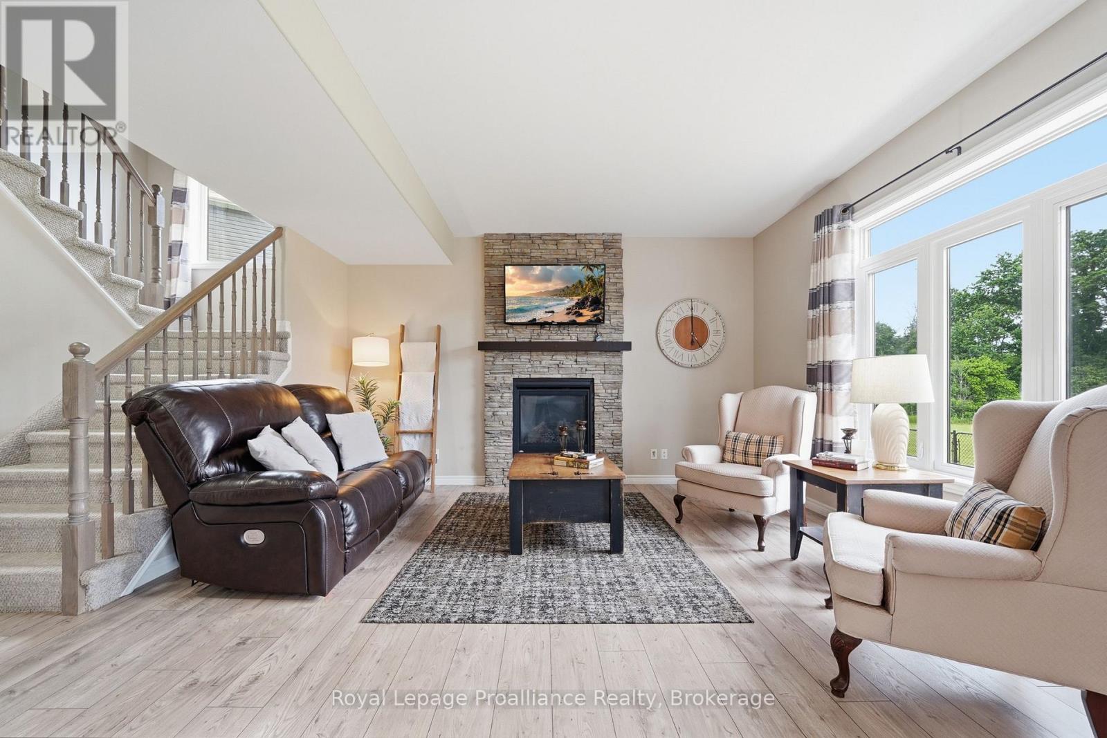 38 REDWOOD DRIVE - 9