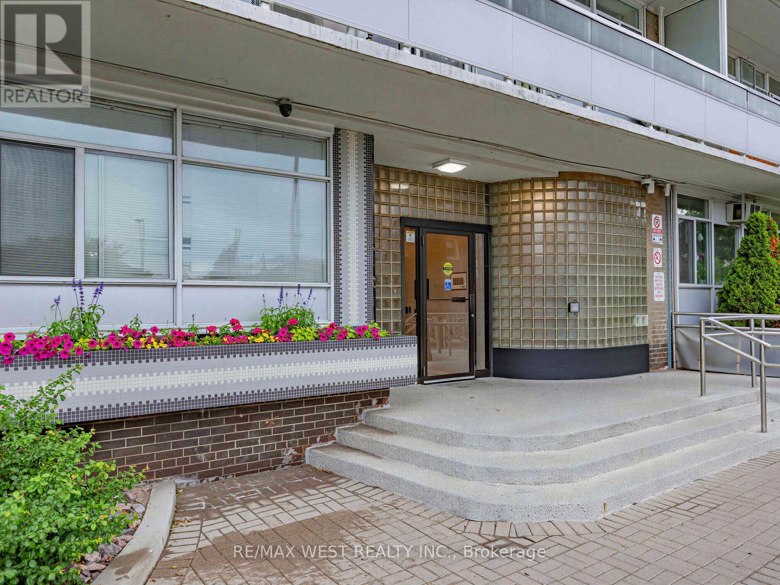 #302 580 CHRISTIE STREET - 3