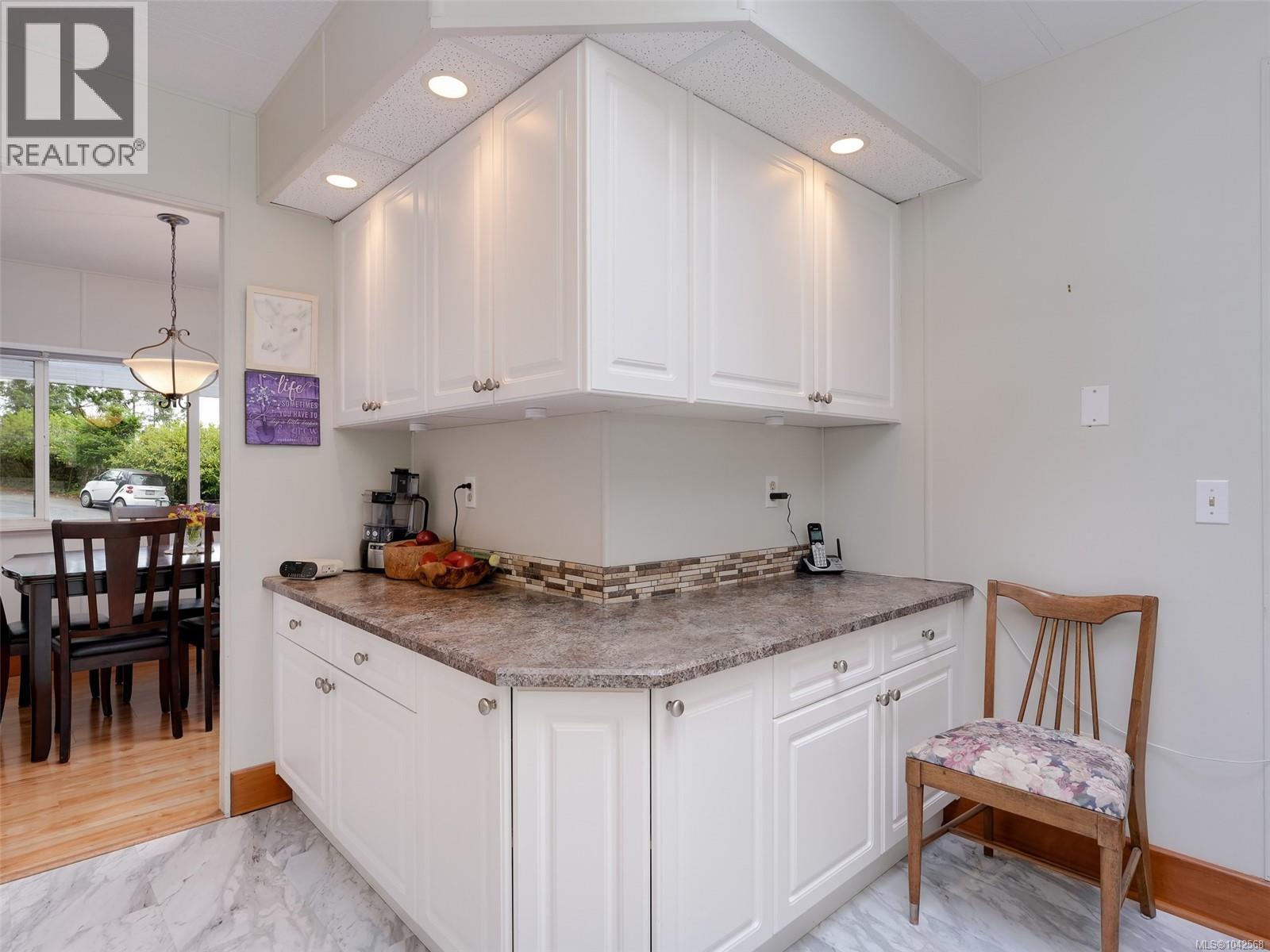 #71 5838 Blythwood Rd - 9