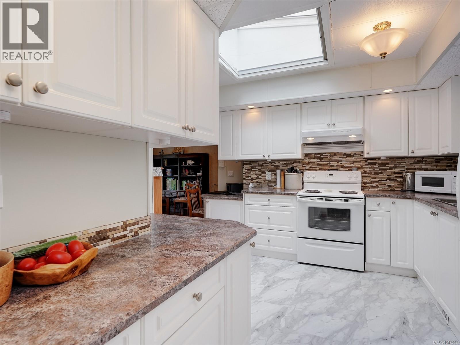 #71 5838 Blythwood Rd - 8